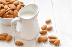 almond-milk (1)