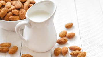 almond-milk (1)